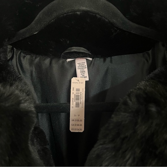VICTORIAS SECRET BLACK
Faux Fur Coat Jacket-Small - Picture 4 of 6
